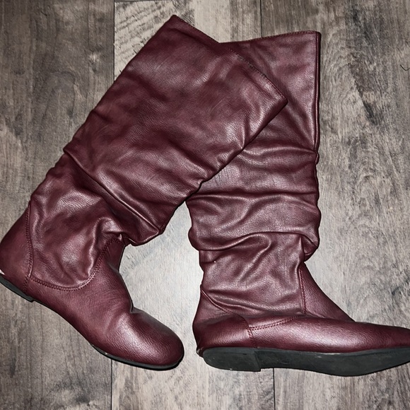 Size 7 boots - Picture 2 of 5